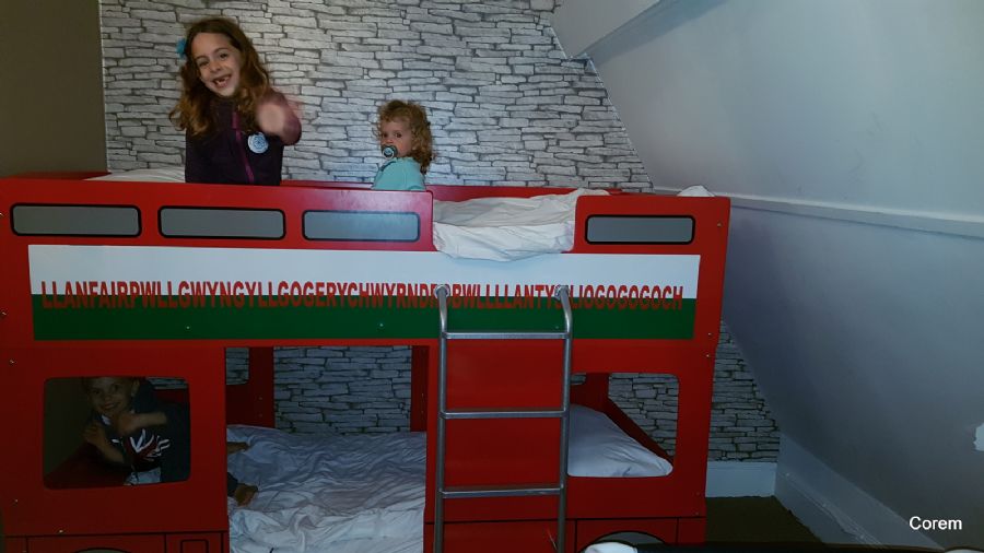 מיטת האוטובוס במלון